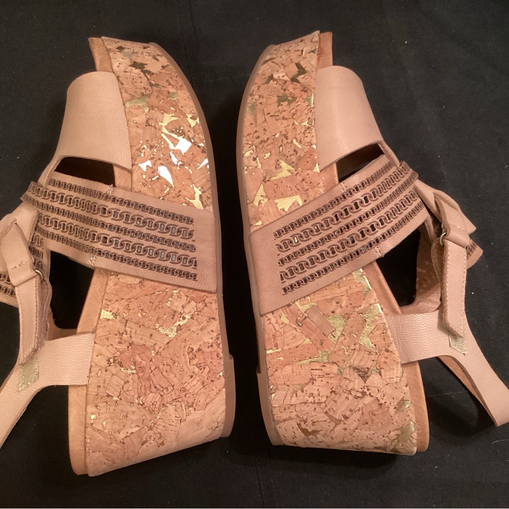 Antelope tan leather wedge sandals size 39 or 9usa. EUC - Picture 4 of 10
